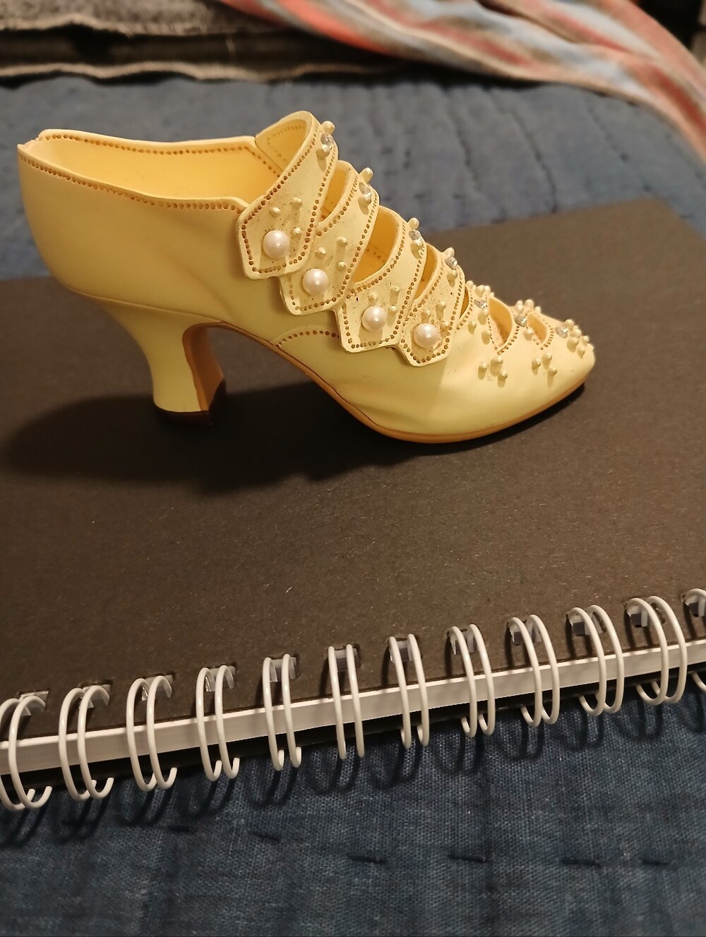 Pearl-Trimmed Yellow Women’s Mid-Heel Shoe